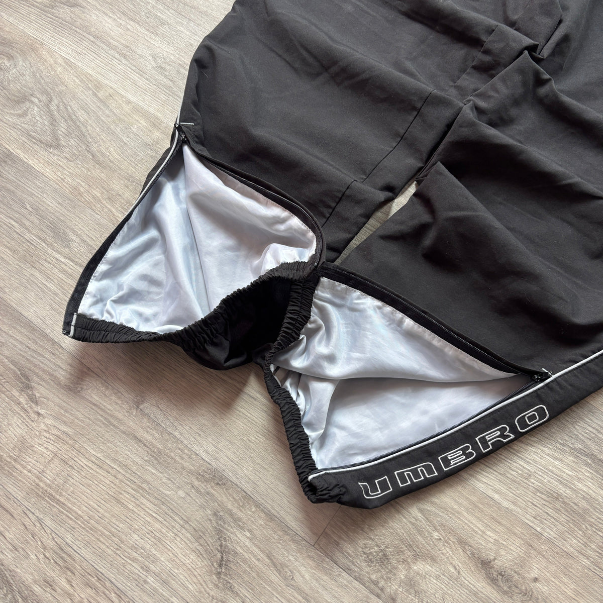 Umbro Black Track Pants (M)