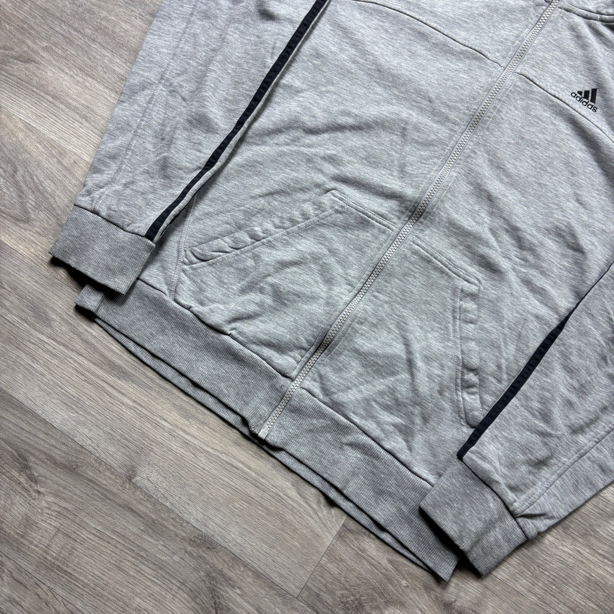Vintage Adidas Essential Grey Zip-Up Hoodie (M)