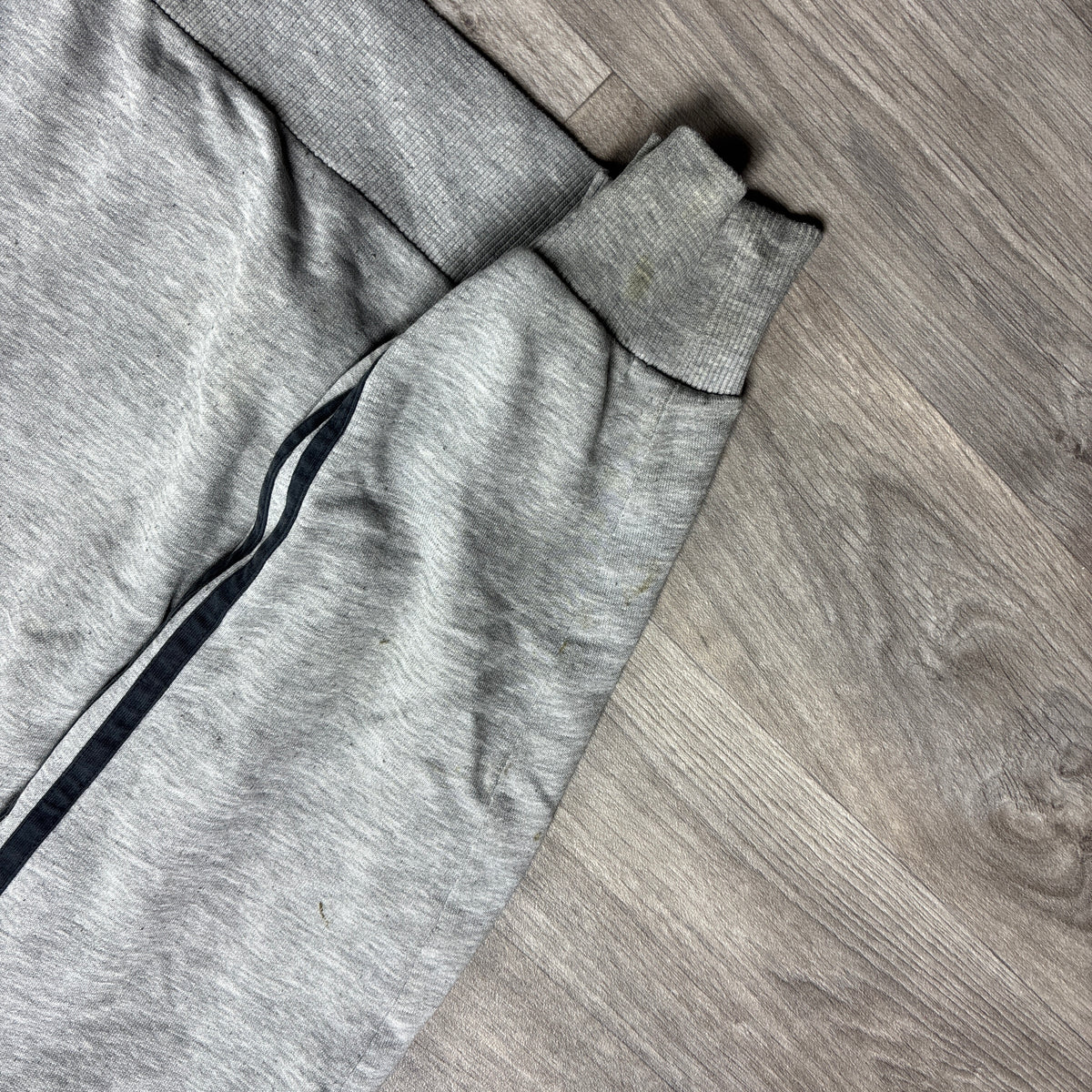 Vintage Adidas Essential Grey Zip-Up Hoodie (L)